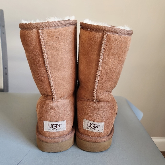 UGG Women's Classic Short Boots + Care Kit size 9 - Picture 3 of 9